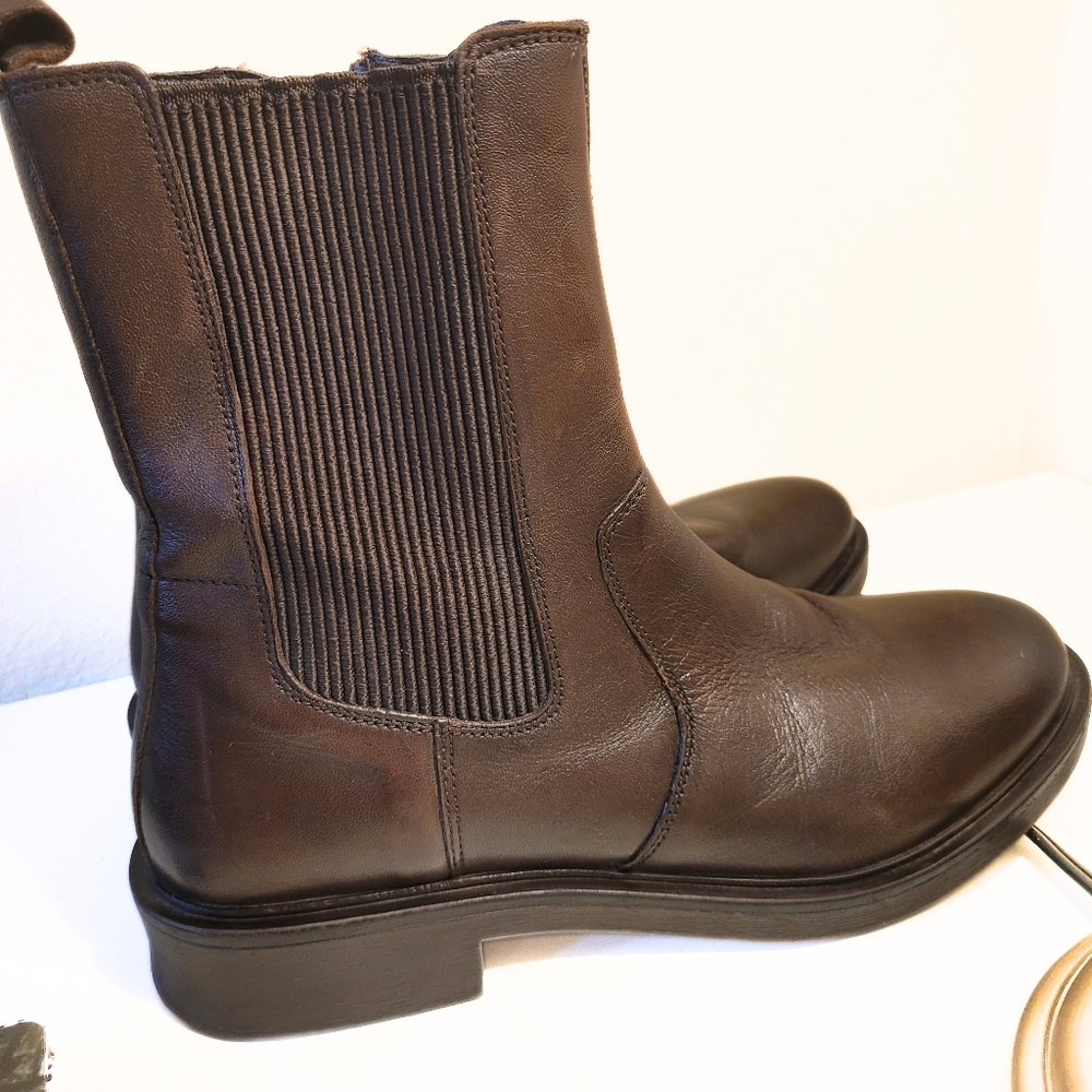 Genuine Leather Chelsea Boots- Alberto Toressi